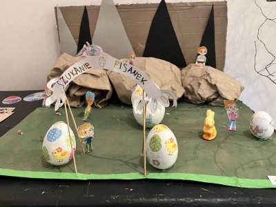 Prace plastyczne na wystawie świątecznej